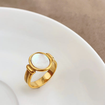Chic Pearl Elegance Ring