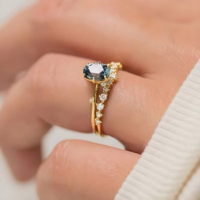 Stella di Marea – Golden ring with blue crystal and zirconia
