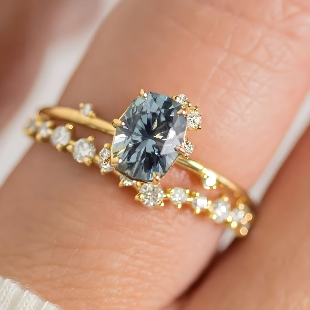 Stella di Marea – Golden ring with blue crystal and zirconia