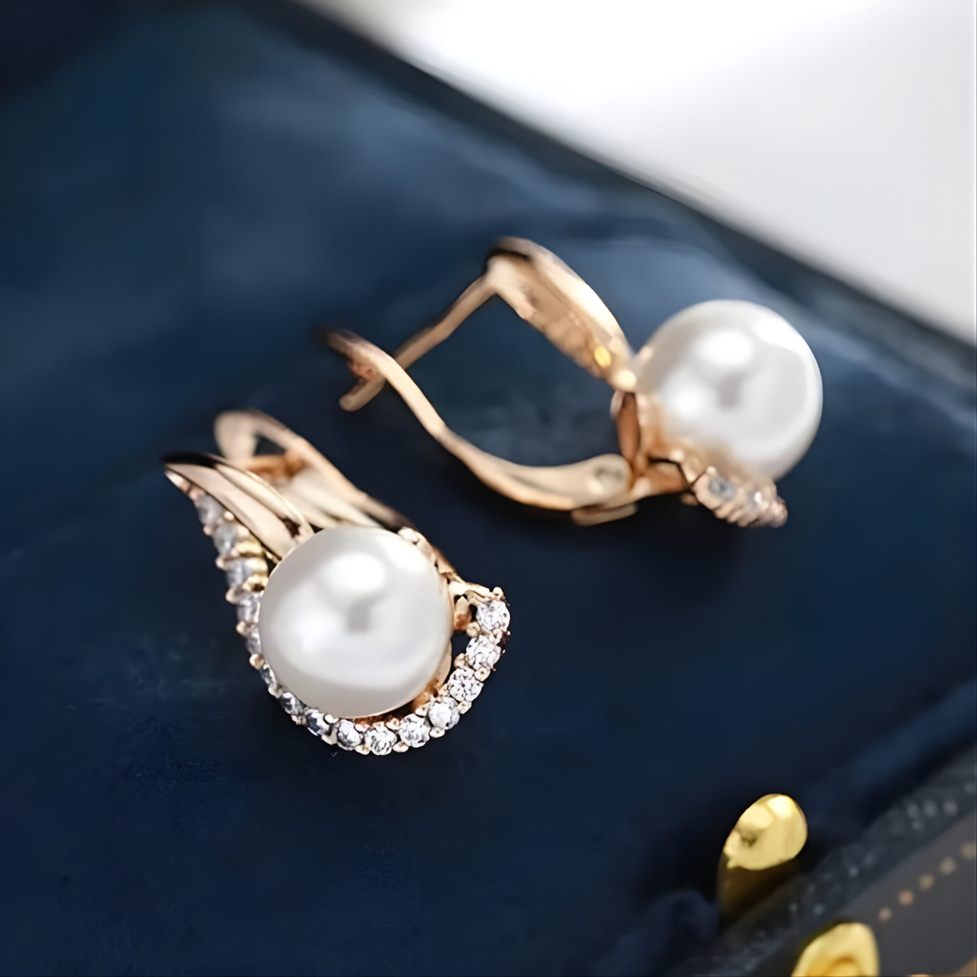 Lorelei | Buttoned earrings with pearl