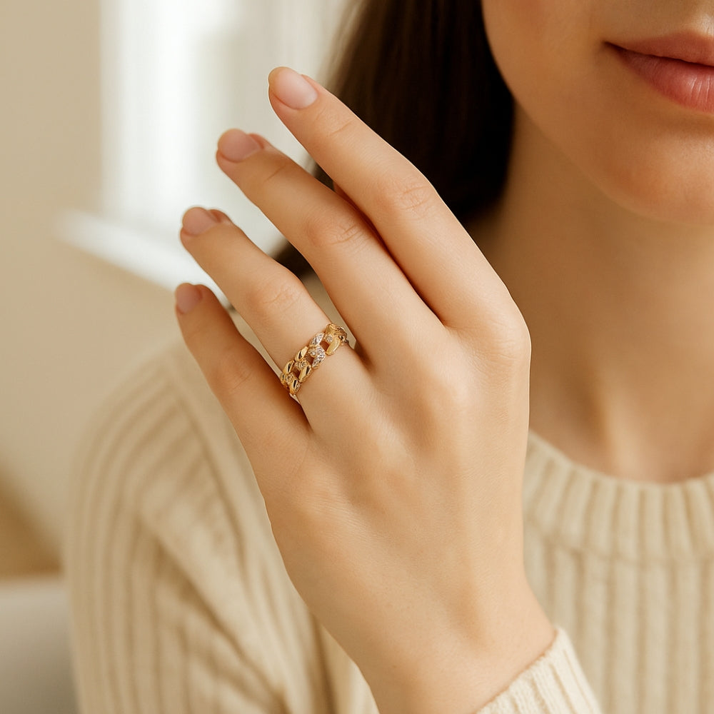 Elegant Gold Link Ring