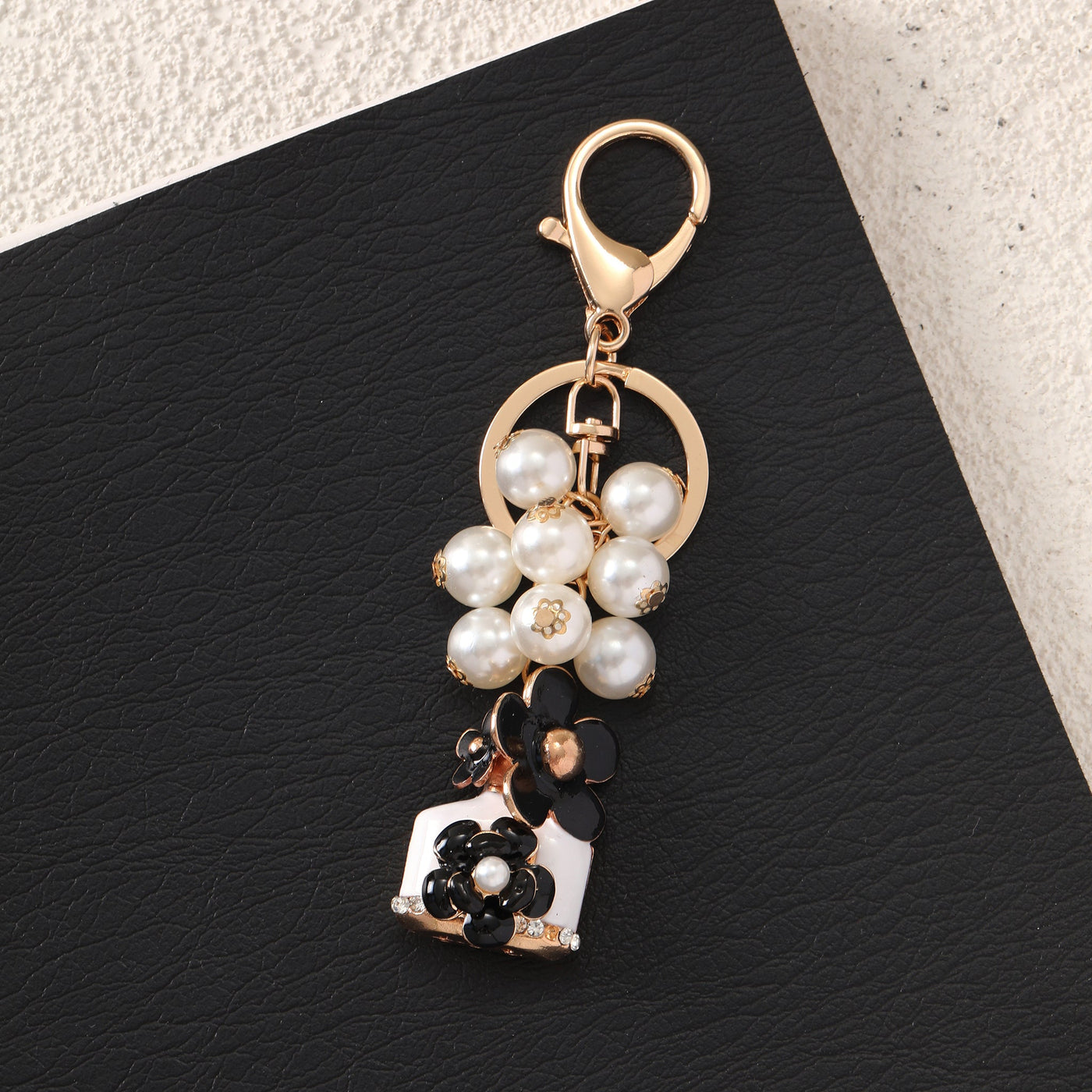 Daisy Love Pearl Bag Charm