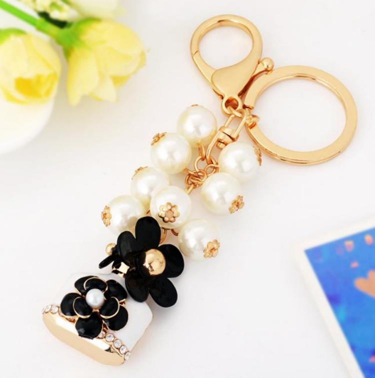 Daisy Love Pearl Bag Charm