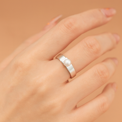 Timeless Elegance: Pearl Ring