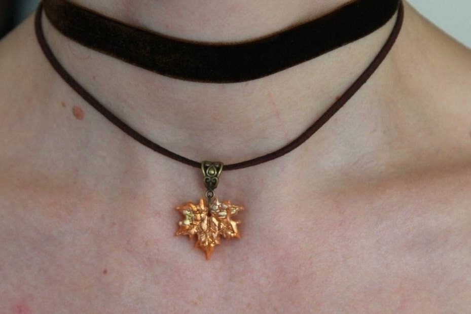 Maple Leaf Necklace Velvet Choker