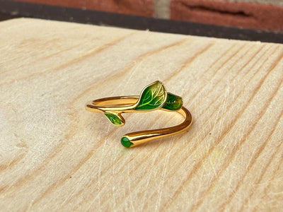 Green Ivy Leaf Silver Ring