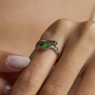 Green Ivy Leaf Silver Ring