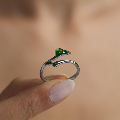 Green Ivy Leaf Silver Ring