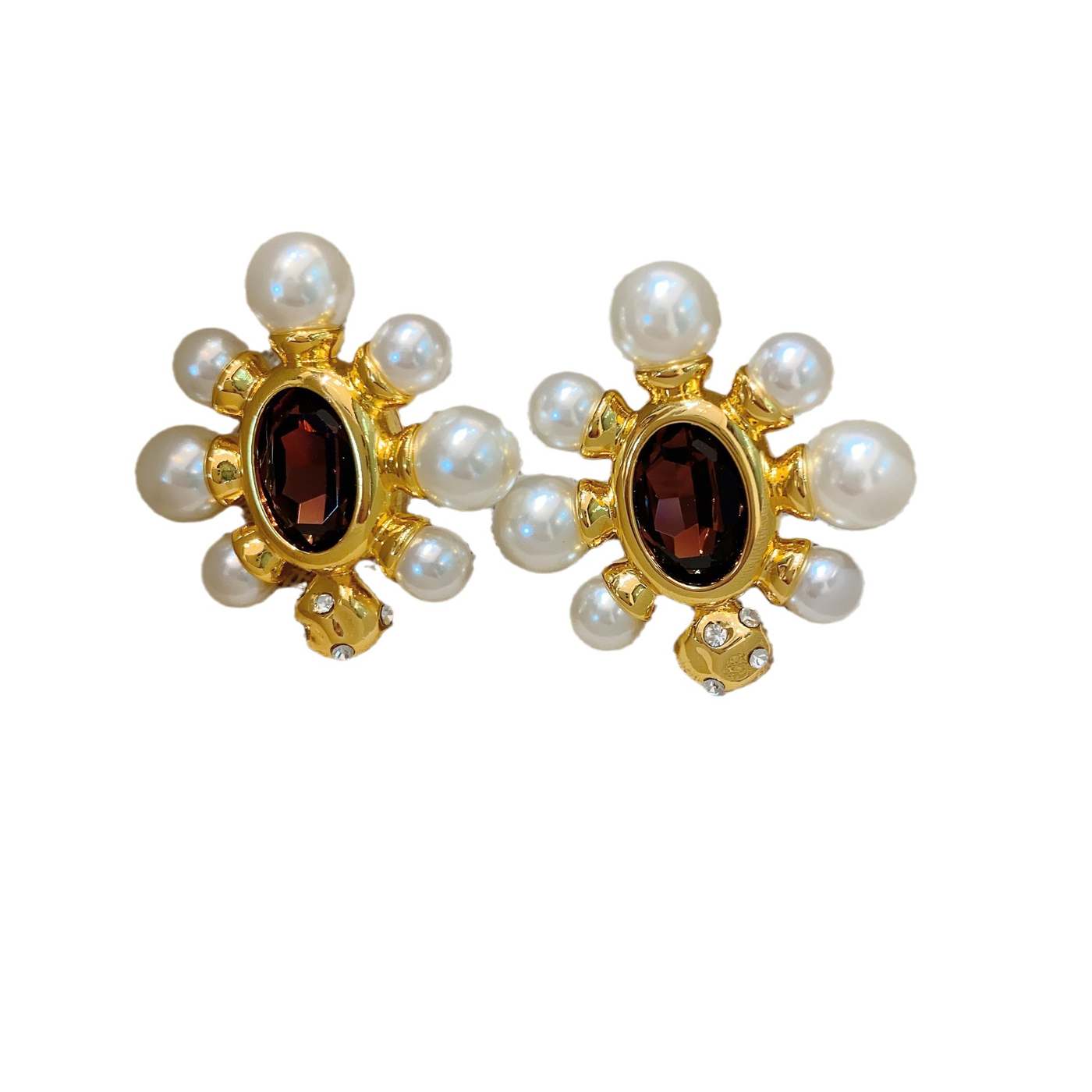 Chic Gold Earrings with Pearls