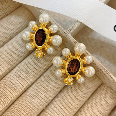 Chic Gold Earrings with Pearls