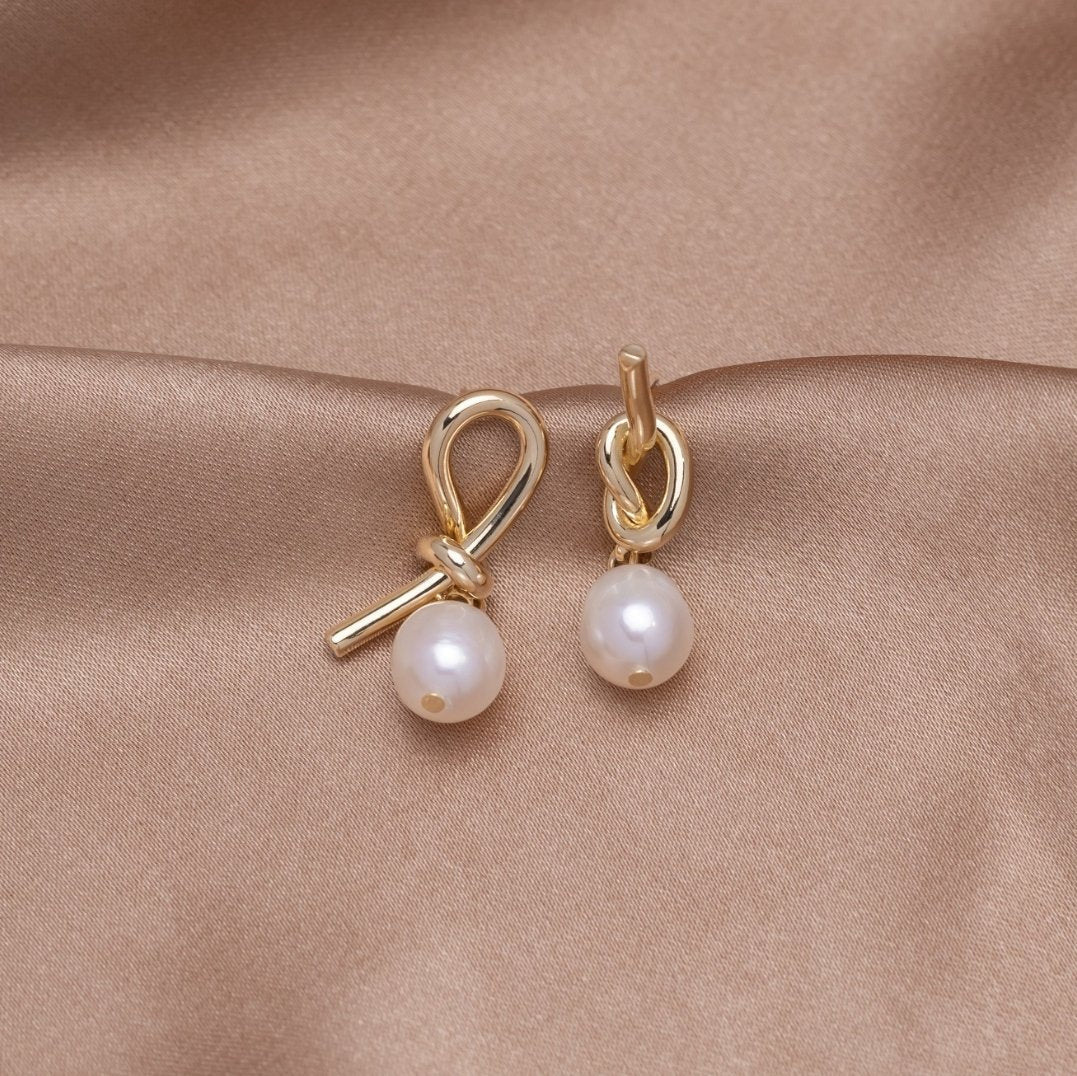 Knot Gold & Freshwater Pearls Earrings