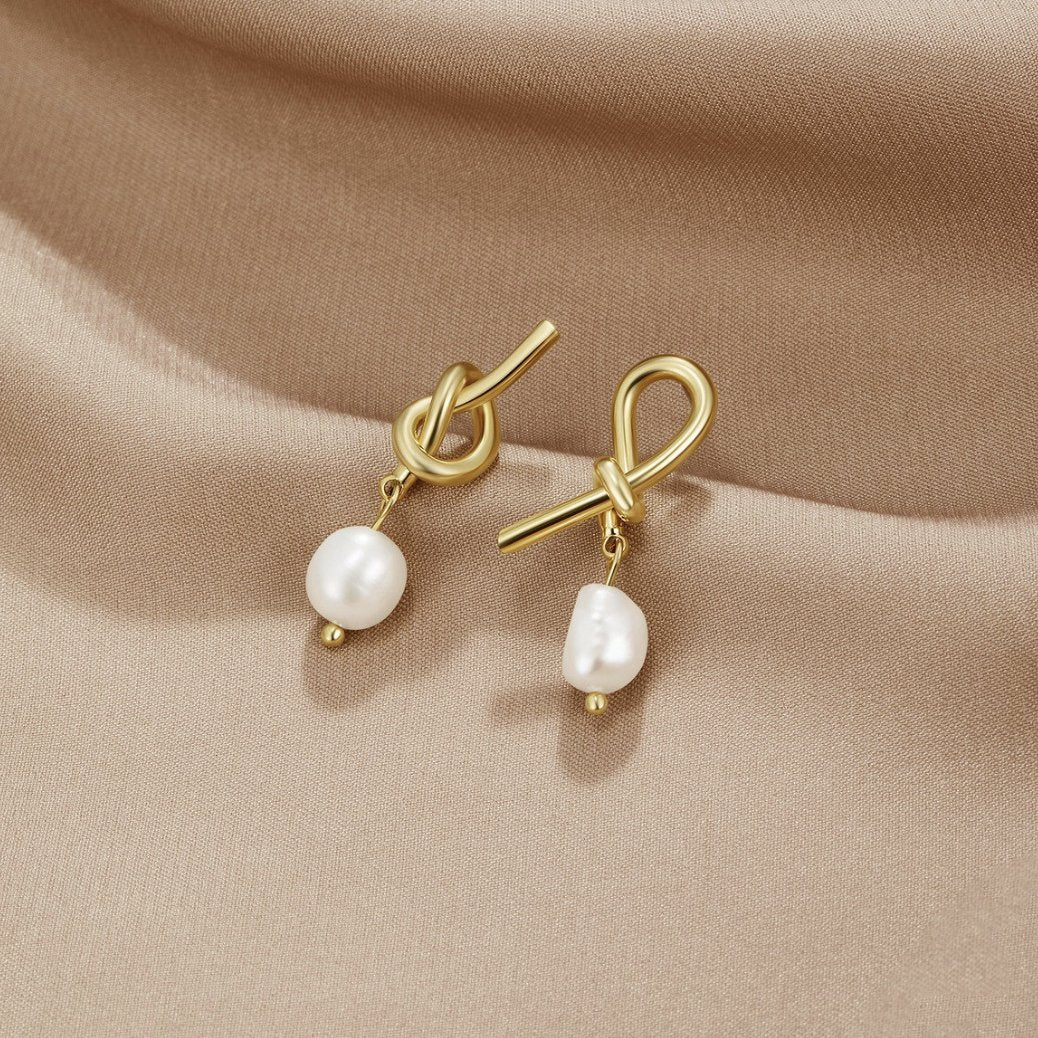 Knot Gold & Freshwater Pearls Earrings